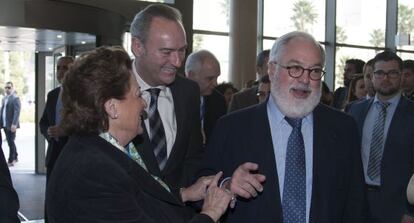 El ministro de Agricultura, Miguel Arias Cañete, junto al presidente del Consell, Alberto Fabra, y la alcaldesa de Valencia, Rita Barberá.