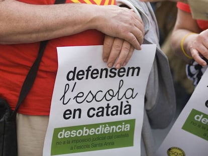 Imatge d'una concentració a favor del català a l'escola.