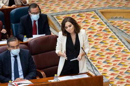 La presidenta de la Comunidad de Madrid, Isabel Díaz Ayuso, en una sesión de control al Gobierno regional, en la Asamblea de Madrid