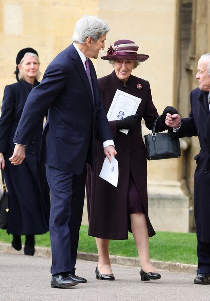 John Kerry, secretario de Estado de Estados Unidos desde el 1 de febrero de 2013 hasta el 20 de enero de 2017, durante el segundo mandato presidencial de Barack Obama, junto a Lady Susan Hussey, quien fuera dama de honor de la reina Isabel II.