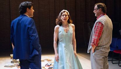 Los tres protagonistas de 'Diumenge' de Brossa.