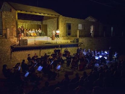 La obra 'El barberillo de Lavapiés' representada en el festival La Antigua Mina.