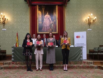 Los galardones han reconocido la trayectoria de Isabel Molina Peralta, en Matemáticas; Elsa Prada Núñez, en Física y Química; María Cruz Minguillón Bengoche, en Biología y Geología, y Andrea González-Montoro, en Aplicaciones de la Ciencia a la Tecnología.