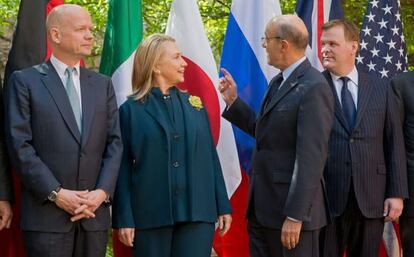 Clinton, con algunos de los ministros del G-8 en Washington. 