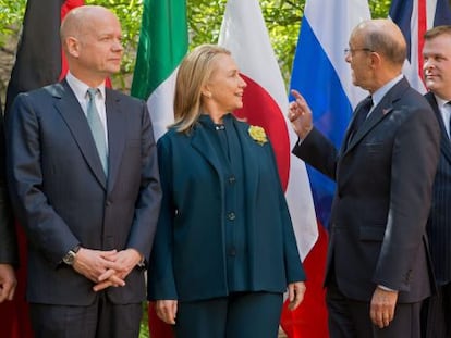 Clinton, con algunos de los ministros del G-8 en Washington. 