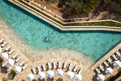 Piscina del hotel Six Senses Ibiza.