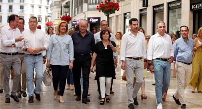 Soraya Sáez de Santamaría, arropada por dirigentes del PP andaluz, en Málaga.