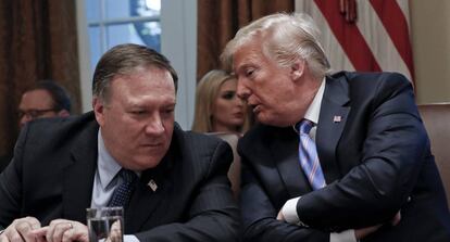 El presidente de EE UU, Donald Trump, junto al Secretario de Estado Mike Pompeo este miércoles en Washington.