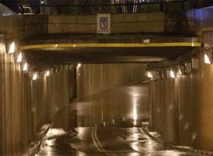 Una balsa de agua en el túnel de Alfonso XIII bajo la calle López de Hoyos ha obligado a cortar el tráfico