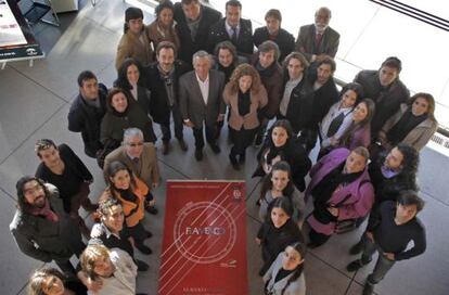 Artistas y organizadores del ciclo 'Flamenco Viene del Sur', en Sevilla.