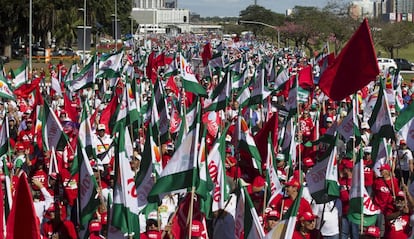 Manifestantes em protesto de 15 de mar&ccedil;o, em Bras&iacute;lia.