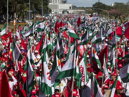 Manifestantes em protesto de 15 de mar&ccedil;o, em Bras&iacute;lia.