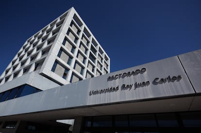La fachada de la Universidad Rey Juan Carlos (URJC), en el campus de Móstoles (Madrid), el 4 de julio de 2023.