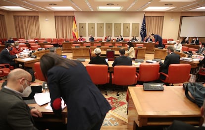 Vista general de la Mesa con los asistentes a la Comisión de Presupuestos en el Congreso de los Diputados, en Madrid, (España), el pasado 24 de noviembre.