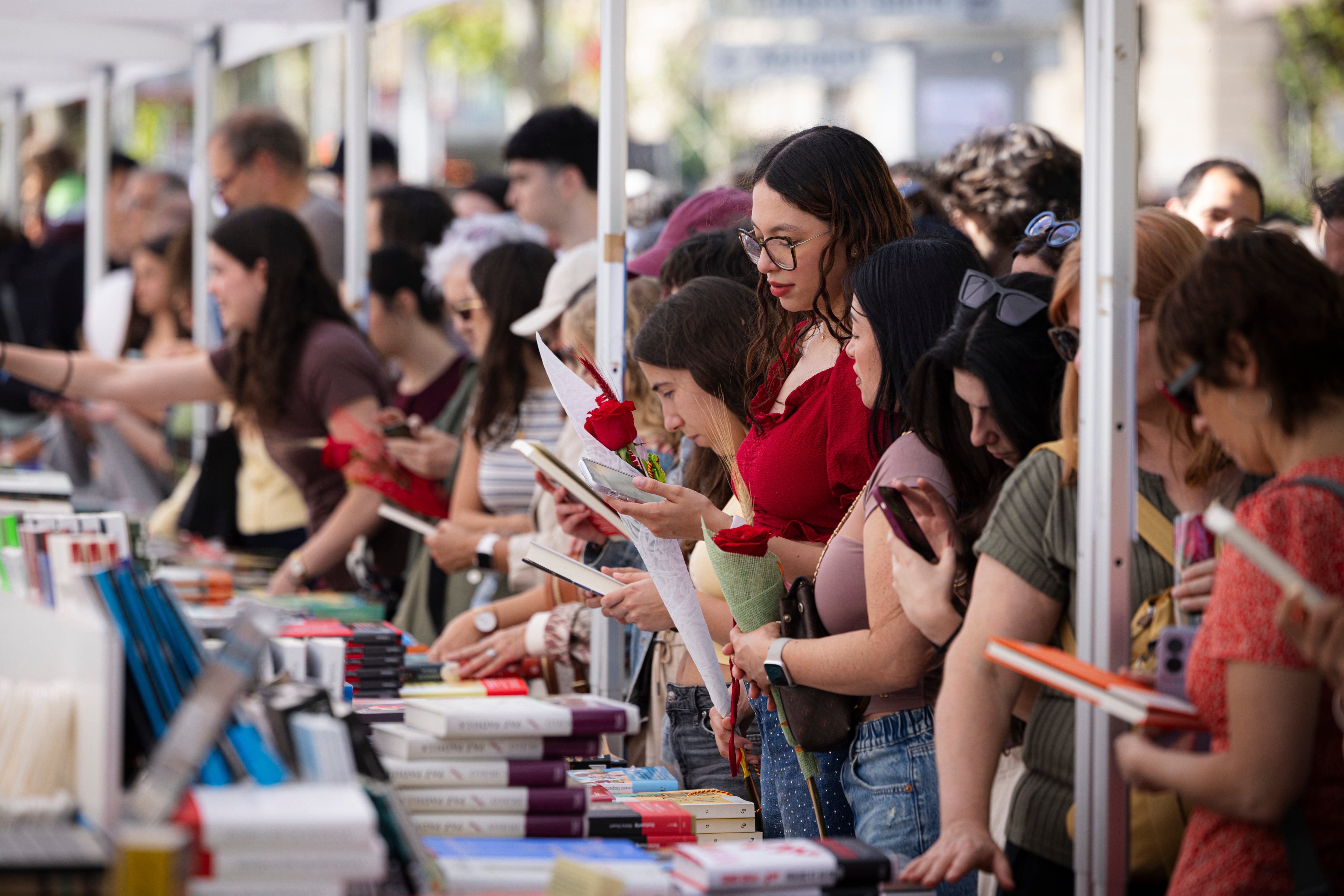 Sant Jordi y el libro se profesan amor eterno