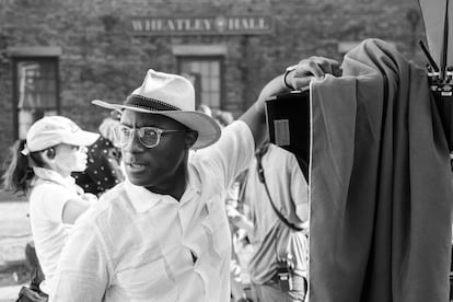 Barry Jenkins, durante el rodaje de 'El ferrocarril subterráneo'.