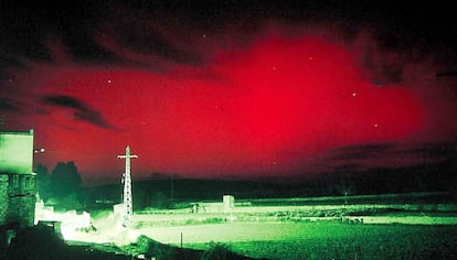 Aurora boreal del 20 de noviembre de 2003, fotografiada desde Aras de los Olmos (Valencia) y similar a la del 25 de enero de 1938.