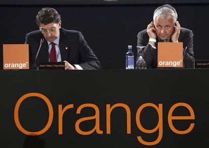 El director general adjunto del grupo Orange, Gervais Pellisier (a la derecha), y el consejero delegado de Orange Espa&ntilde;a, Jean Marc Vignolles, en Madrid, el mes pasado