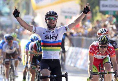 Mark Cavendish celebra su victoria en la quinta etapa del Giro. 