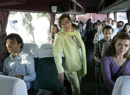 Paquita Muñoz, en uno de los autobuses que cada día llena de público para algún programa.