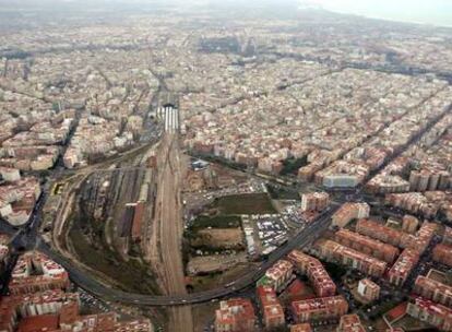 Ayer arrancó el concurso internacional de ideas para el diseño del futuro Parque Central de la ciudad, con 66 hectáreas de actuación y 73 millones de euros de presupuesto. En la foto, el área de actuación, a vista de pájaro.