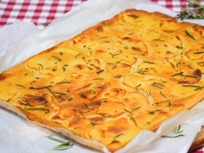 ‘Schiacciata’, la focaccia más fina, crujiente y fácil de preparar