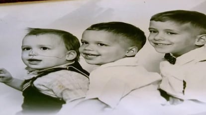 Un retrato de los tres hermanos Prevost de 1958: el papa León, de 3 años (izquierda), Juan, de 4 años, y Luis, de 7, en New Lenox, Illinois.