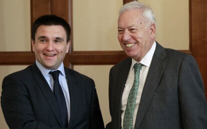 Jose Manuel Garcia-Margallo con su homólogo ucranio Pavlo Klimkin.