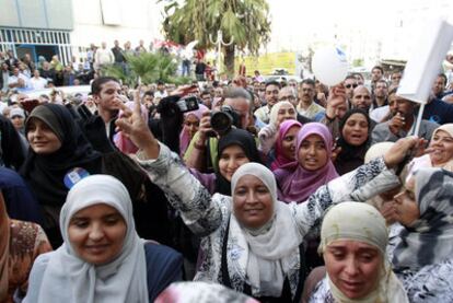 Seguidores del partido islamista En Nahda celebran la victoria del lunes en Túnez.