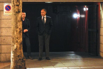 El expresidente valenciano Francisco Camps, anoche en una céntrica calle de Madrid.