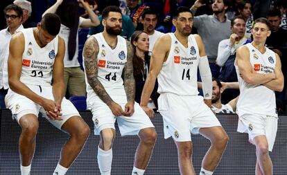 Tavares, Taylor, Ayón y Carroll, tras la final.