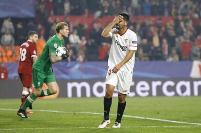'Nolito' del Sevilla reacciona tras haber fallado un gol. 