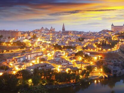 Panorámica nocturna de Toledo.