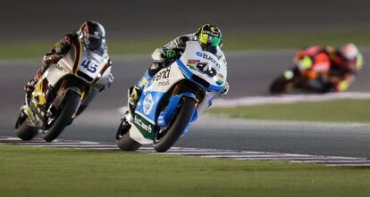 Espargar&oacute;, durante la carrera de Moto2 en el circuito de Losail, Catar.