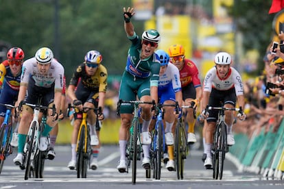 Jasper Philipsen celebra su cuarto triunfo en este Tour de Francia.