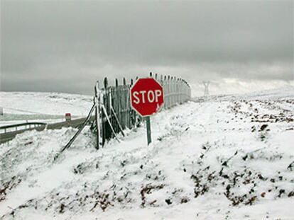 Nieve en la N-420 (Córdoba-Tarragona) a la altura del puerto del Esquinazo en Teruel.