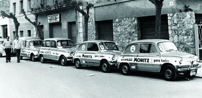 Flota de Seat 600 de Moritz, en las calles de Barcelona en los años 60. Hasta esa década, la marca siguió aumentando sus ventas.