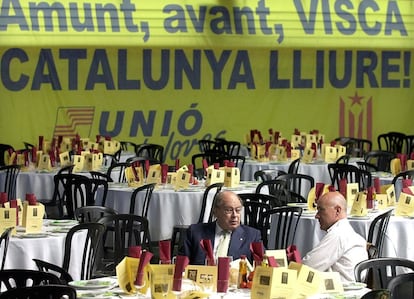 Jordi Pujol y Josep Antoni Duran Lleida en el 70º aniversario de las juventudes de UDC (2002).