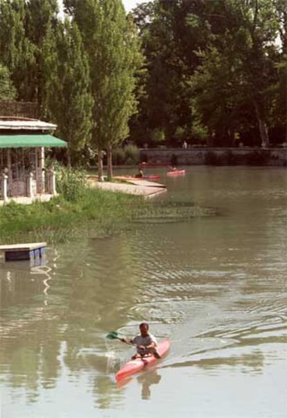 Imagen del río Tajo a su paso por Aranjuez en 2000.