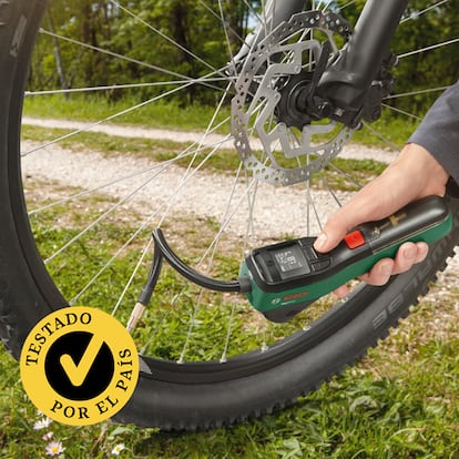 Artículo de EL PAÍS Escaparate que compara a fondo los mejores infladores eléctricos para bicicleta.
