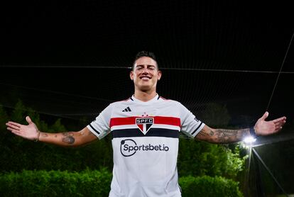 James Rodriguez con el nuevo uniforme.