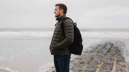 Artículo de EL PAÍS Escaparate sobre una chaqueta acolchada para hombre de Jack and Jones​, rebajada al 58% de descuento.