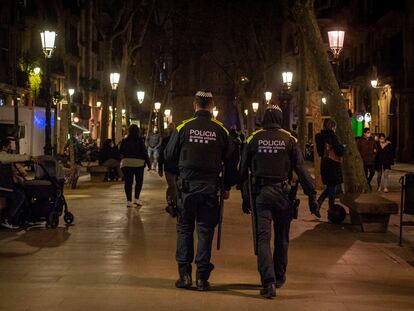 La Guardia Urbana patrulla por el Born.