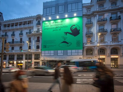 Campaña del movimiento B Corp en la Gran Vía de Madrid