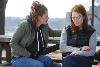 Kristen Stewart i Julianne Moore, a 'Siempre Alice'.