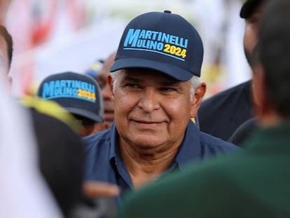 José Raúl Mulino durante un mitín político en la ciudad de Panamá, el 10 de abril 2024.