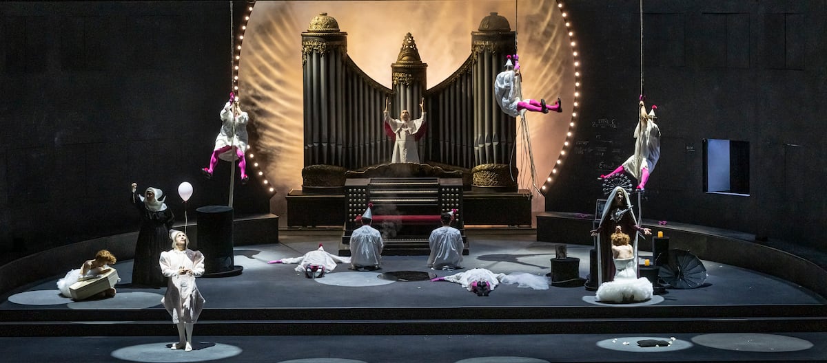 El ‘Faust’ de Les Arts, la mejor apertura operística de 2025