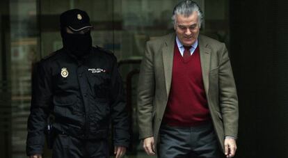 Luis Bárcenas apuntó en la contabilidad b ingresos por más de un millón en 2008.