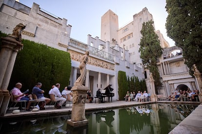 Un momento del concierto del pianista Pierre-Laurent Aimard en el Patio de Venus del Carmen de la Fundación Rodríguez-Acosta, el pasado 7 de julio en Granada, en una imagen facilitada por el festival.
