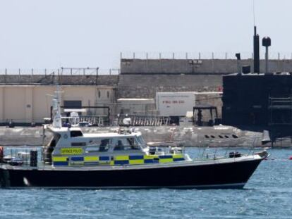 El submarino nuclear HMS Tireless tras su llegada a Gibraltar. 